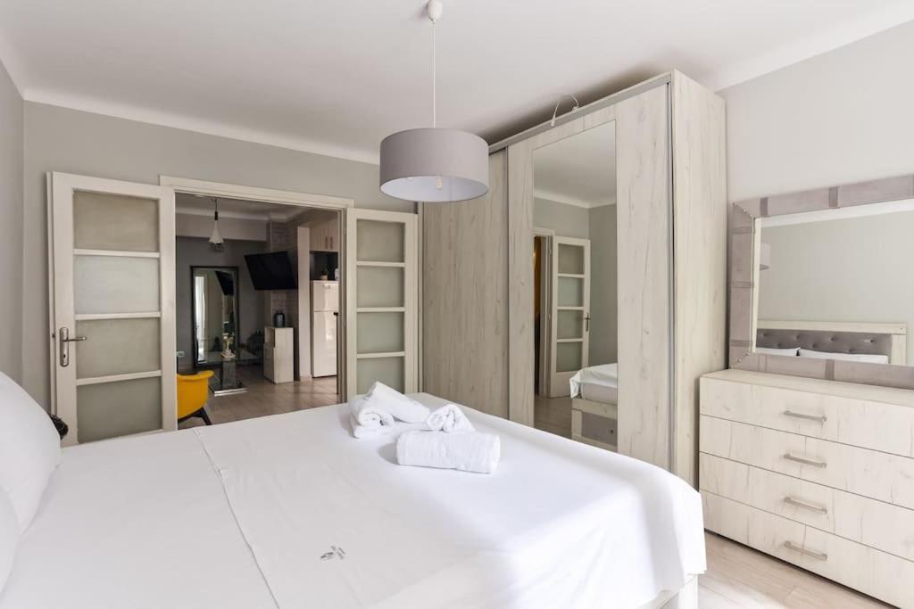 Modern Lifestyle In The Heart Of The * Thessalonique