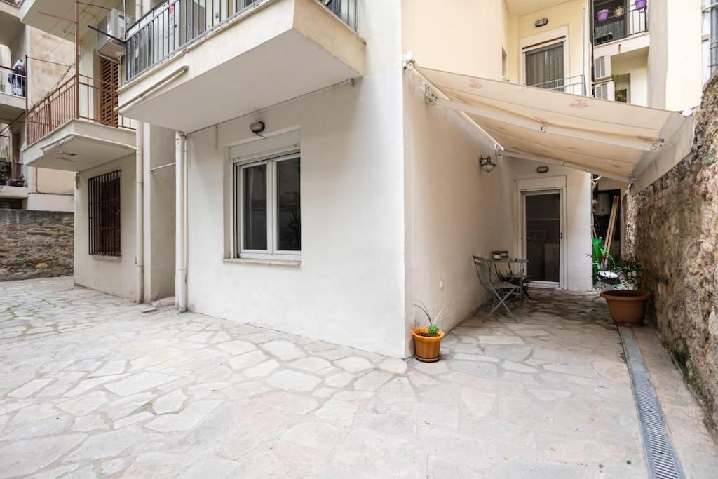 Modern Lifestyle In The Heart Of The * Thessalonique